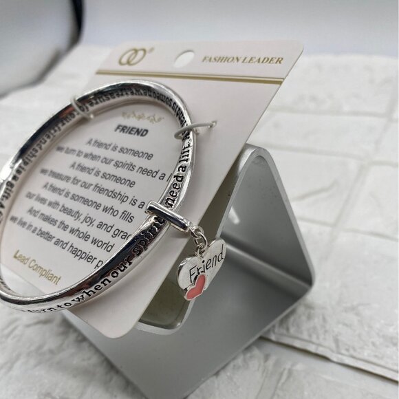 Fashion Leader Womens Silver Tone Bangle Bracelet "Friend" Quote & Heart Charm - Picture 3 of 8
